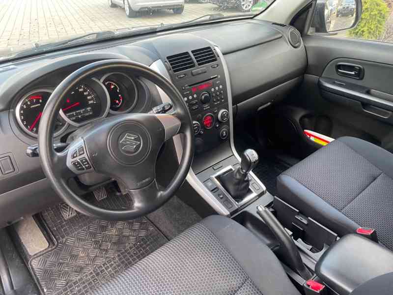 Suzuki Grand Vitara 1.6i 4X4 benzín 78kw - foto 13