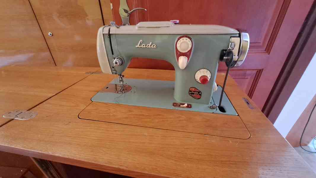 Šicí stroj Lada 237/1 - foto 3