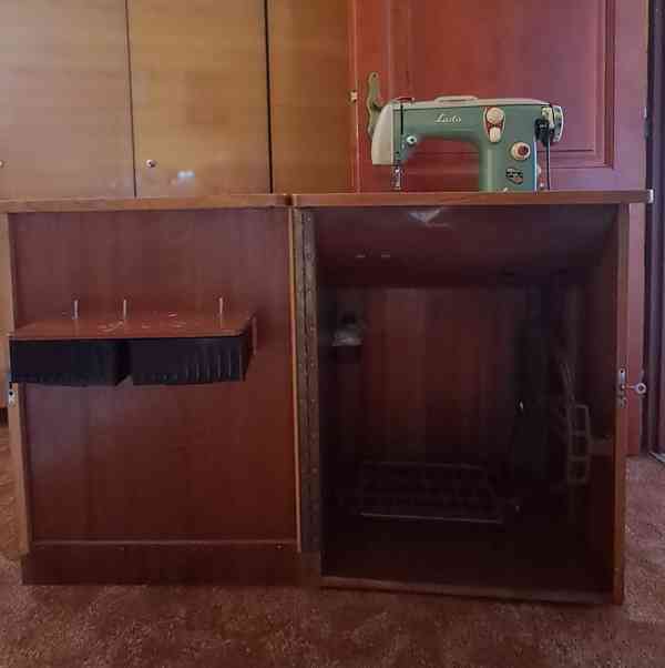 Šicí stroj Lada 237/1 - foto 2