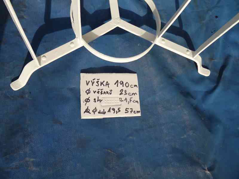 Věšák na klobouky , kabáty a deštníly . - foto 6