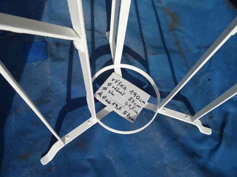 Věšák na klobouky , kabáty a deštníly . - foto 5