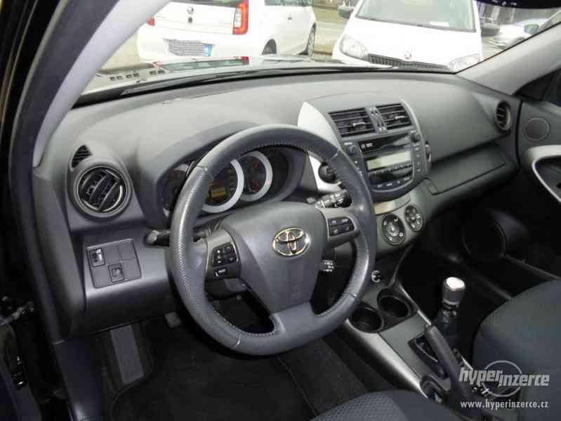 Toyota RAV 4 2.0 4x4 Life 116kW - foto 11