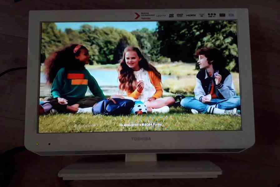 LCD TOSHIBA -19DL834G bez vadných pixelů a škráb