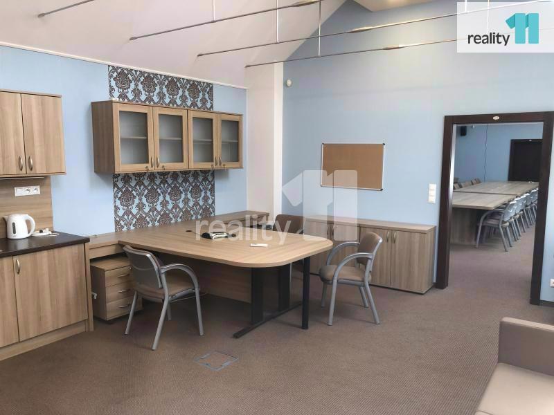 Pronájem kanceláře se školícím prostorem  Karlovy Vary, 81,4m2 Akční cena na rok ! - foto 3