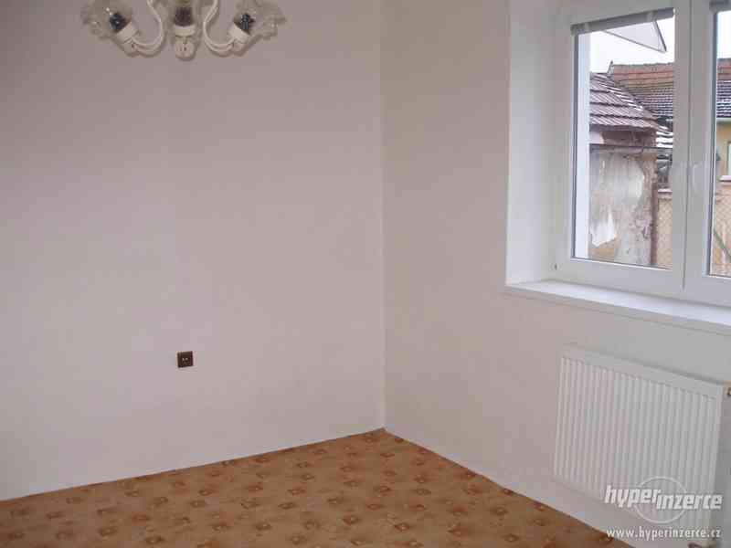 PRONÁJEM RODINNÉHO DOMU KYJOV - BORŠOV - foto 4