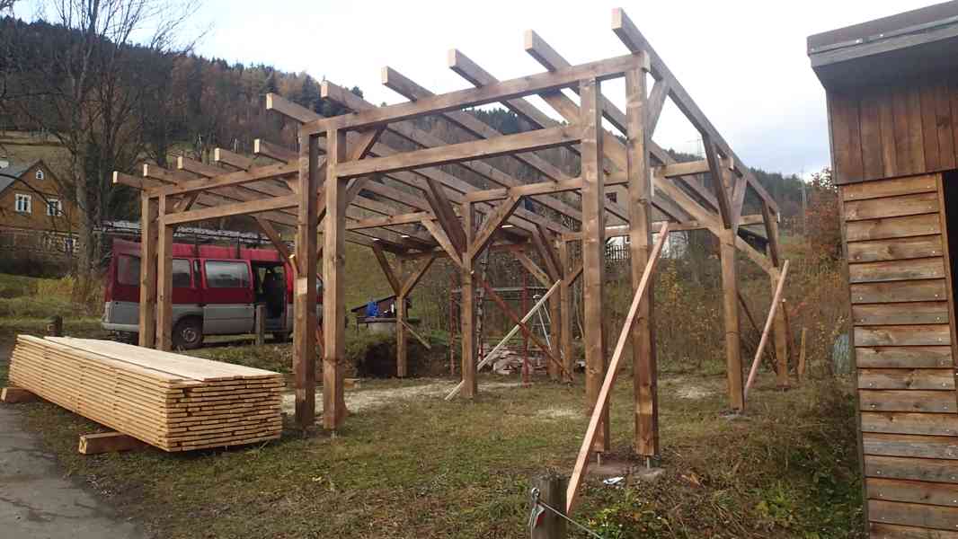 Rekonstrukce a realizace dřevěných částí staveb 