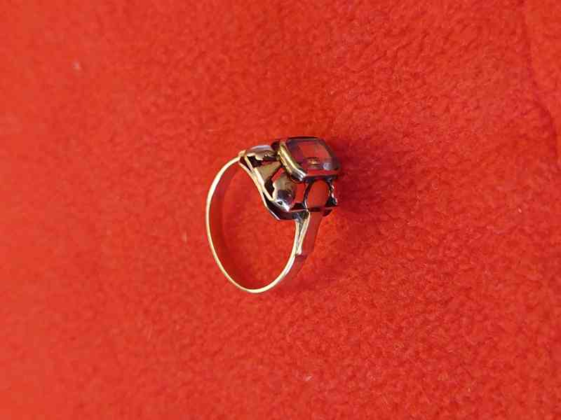 Zlatý prsten s obdélníkovým topasem - foto 4