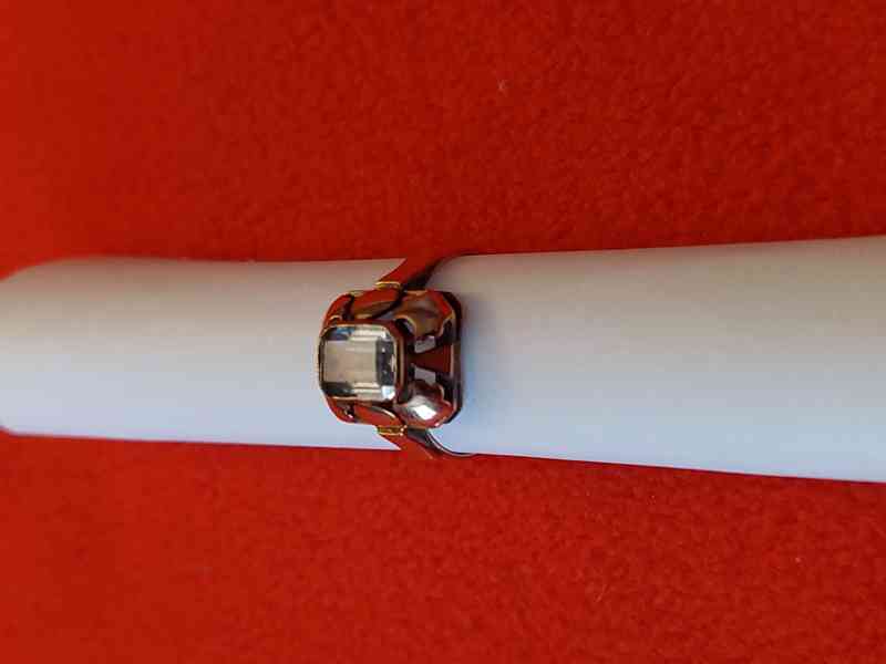 Zlatý prsten s obdélníkovým topasem - foto 2