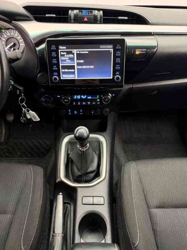 Toyota Hilux 2.8 D-4D 4x4 nafta 150kw - foto 27