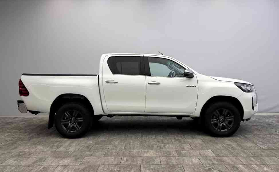 Toyota Hilux 2.8 D-4D 4x4 nafta 150kw - foto 16