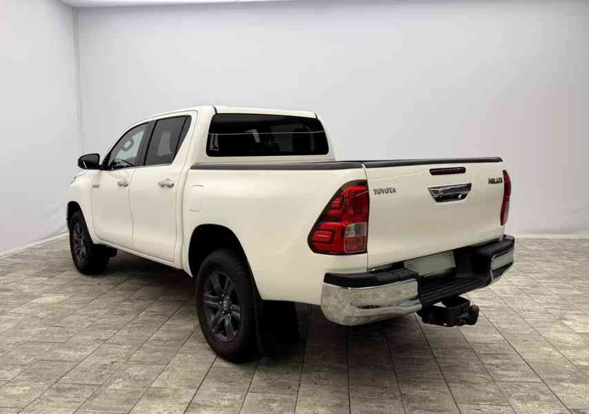 Toyota Hilux 2.8 D-4D 4x4 nafta 150kw - foto 25
