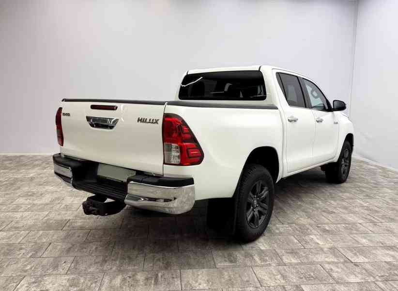 Toyota Hilux 2.8 D-4D 4x4 nafta 150kw - foto 2