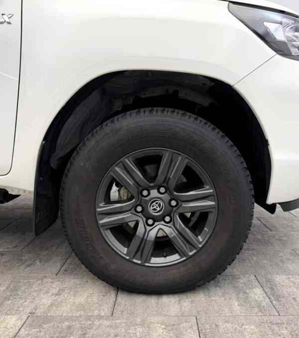 Toyota Hilux 2.8 D-4D 4x4 nafta 150kw - foto 7