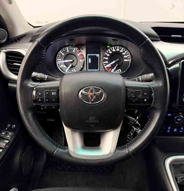 Toyota Hilux 2.8 D-4D 4x4 nafta 150kw - foto 5