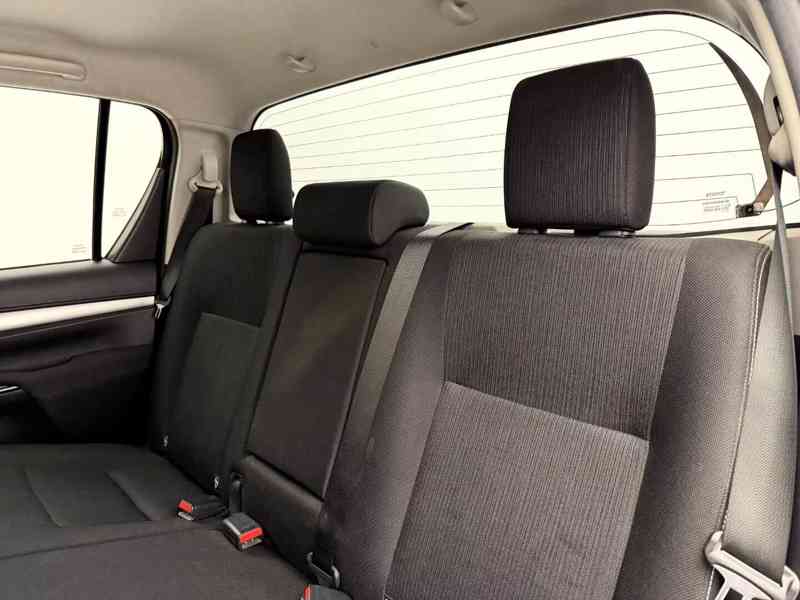 Toyota Hilux 2.8 D-4D 4x4 nafta 150kw - foto 12