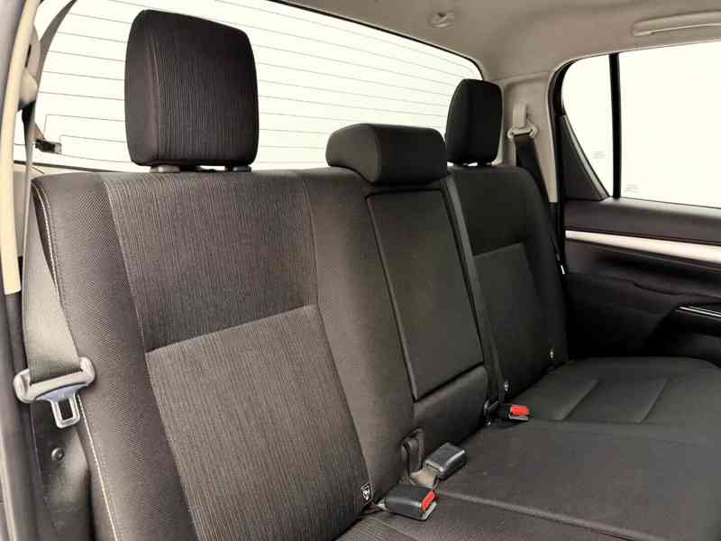 Toyota Hilux 2.8 D-4D 4x4 nafta 150kw - foto 15
