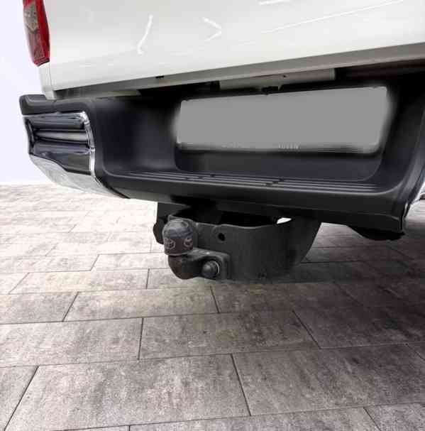 Toyota Hilux 2.8 D-4D 4x4 nafta 150kw - foto 9