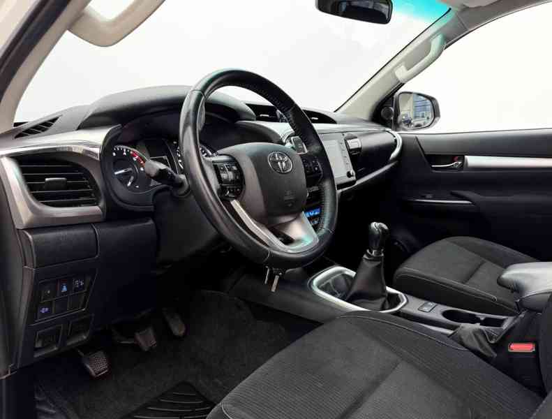 Toyota Hilux 2.8 D-4D 4x4 nafta 150kw - foto 3