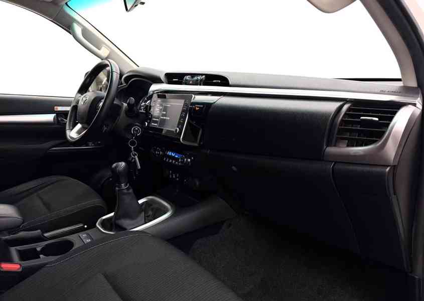 Toyota Hilux 2.8 D-4D 4x4 nafta 150kw - foto 29