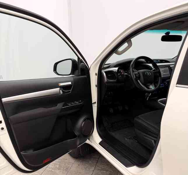 Toyota Hilux 2.8 D-4D 4x4 nafta 150kw - foto 8