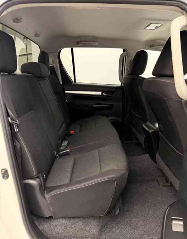 Toyota Hilux 2.8 D-4D 4x4 nafta 150kw - foto 11