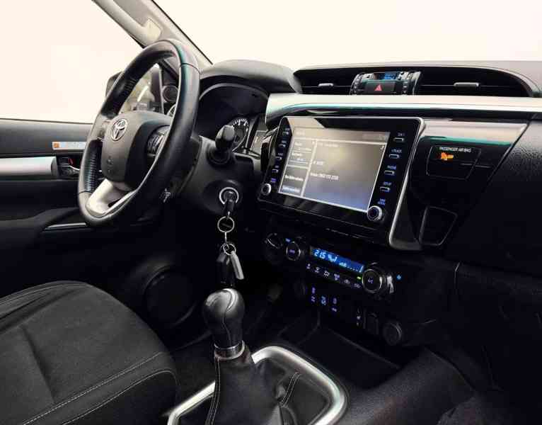 Toyota Hilux 2.8 D-4D 4x4 nafta 150kw - foto 14