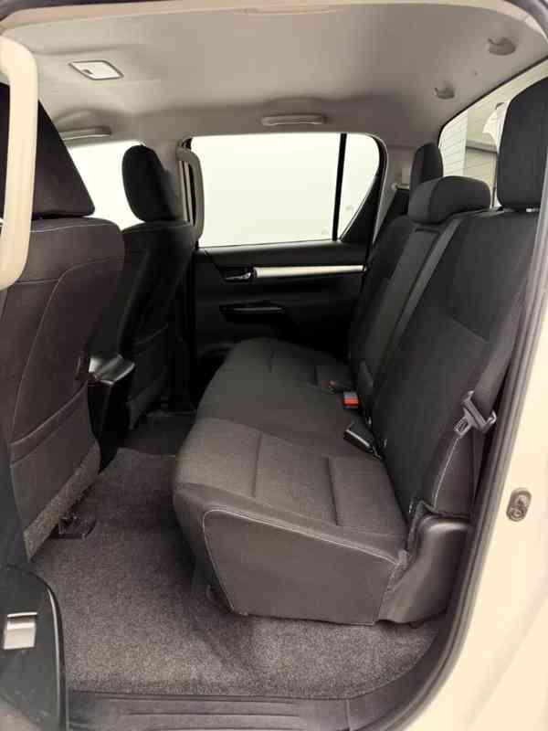 Toyota Hilux 2.8 D-4D 4x4 nafta 150kw - foto 26