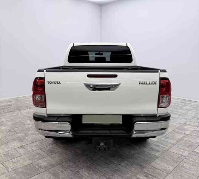 Toyota Hilux 2.8 D-4D 4x4 nafta 150kw - foto 28
