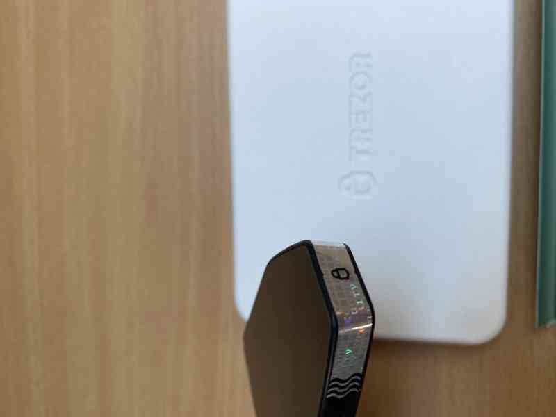 Trezor Safe 5 Nepoužitý Černý - foto 3