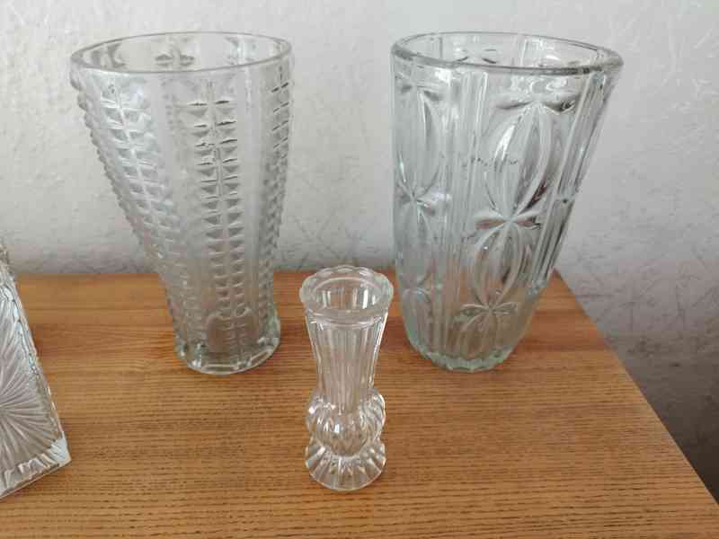 Dekorativní vázy, mísy, tácy, džbány (sklo, keramika) - foto 11
