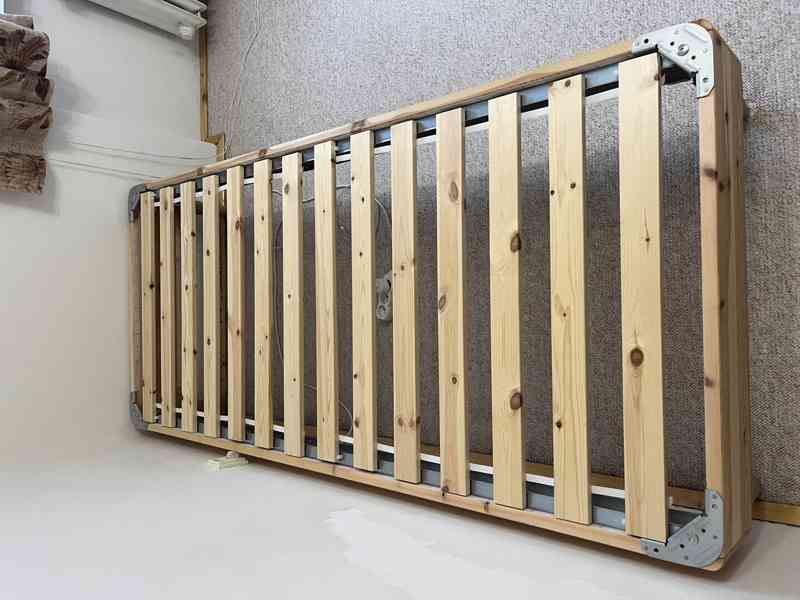 Postel IKEA 90x200 + matrace IKEA 90x200 - foto 3