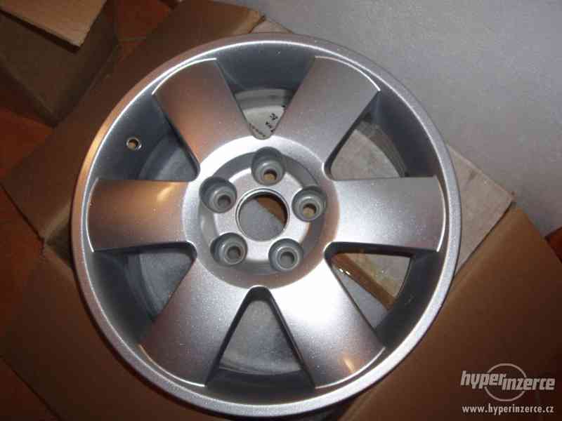 1 ks zcela NOVÝ alu disk Škoda Fabia R15, typ Band - foto 1