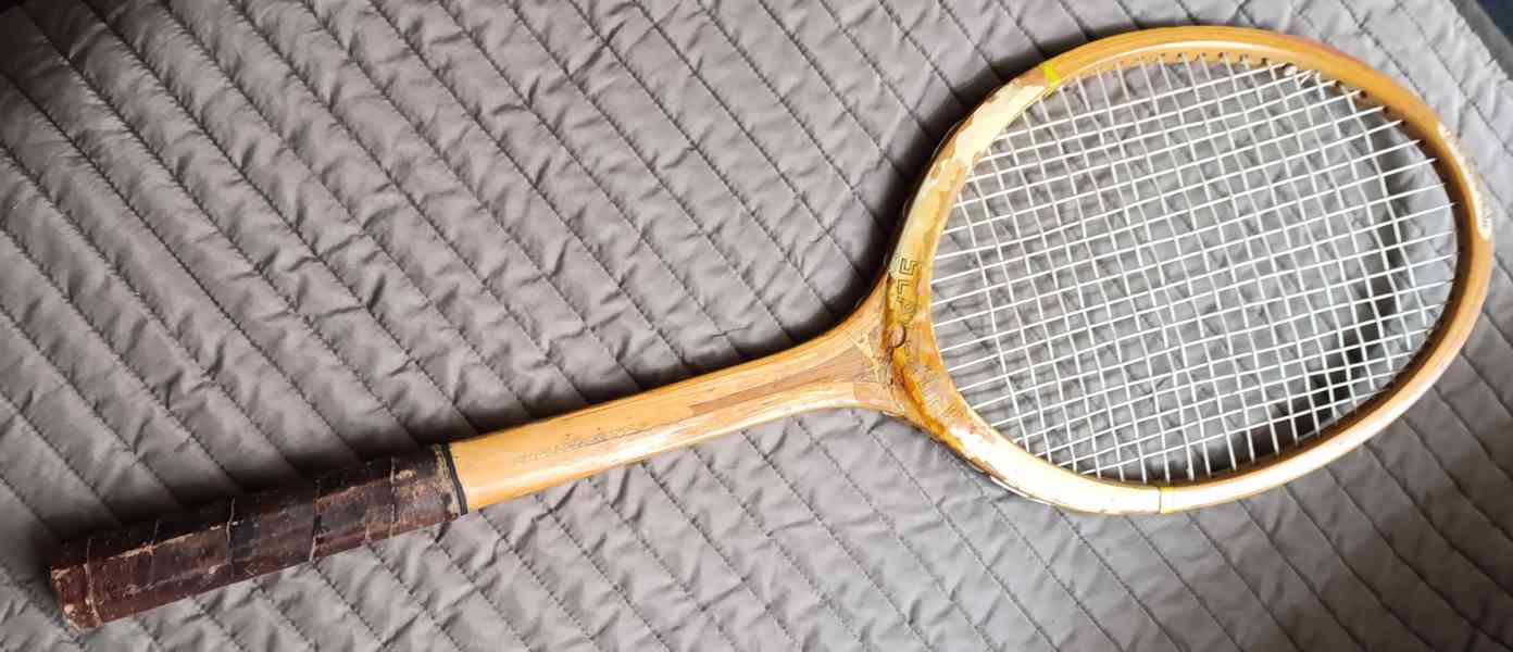 Starožitná tenisová raketa SLAZENGER