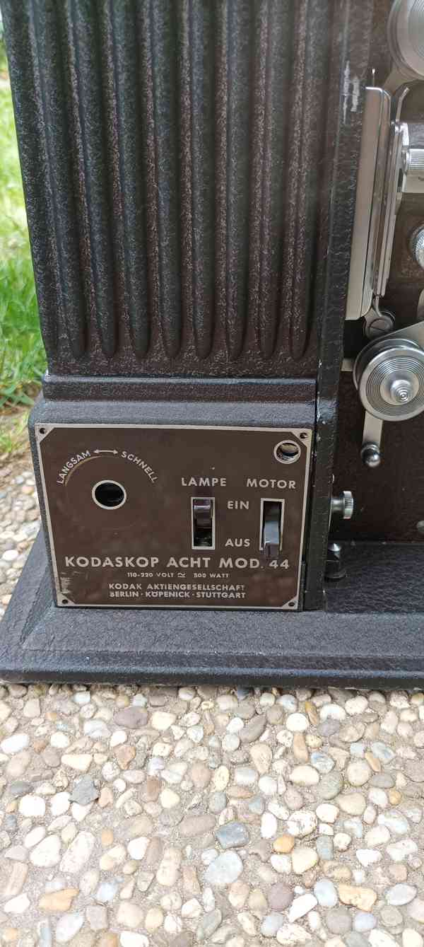 Kodak 8 model 60 + promítačka Kodac + střihací pult - foto 12