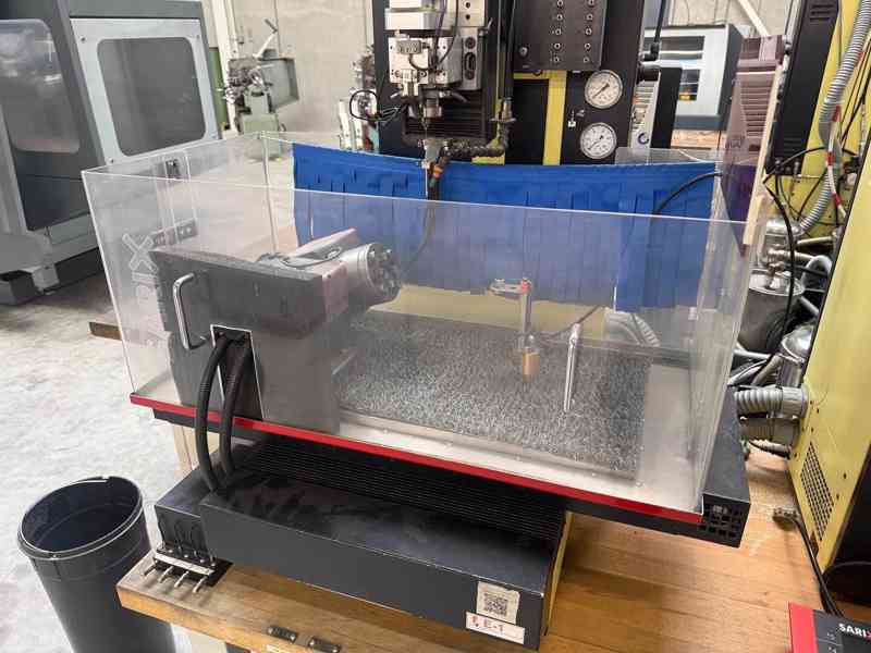 SARIX SX200 HPM – CNC mikro-EDM obráběcí centrum, 3D - foto 3