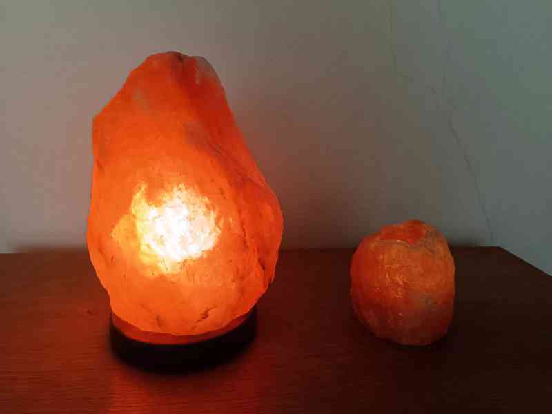 Solná lampa a svícen