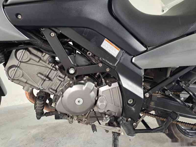 Suzuki DL 650 V-Strom - foto 9