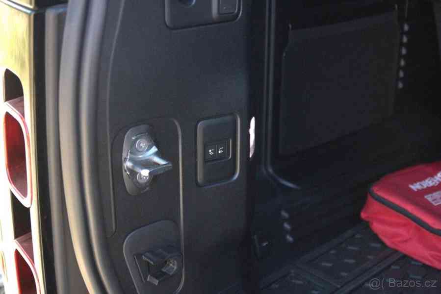 Land Rover Defender 3,0   110 - foto 16
