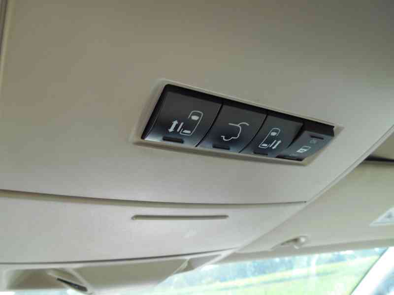 Chrysler Town Country 3,6 Penta DVD 2011 - foto 17