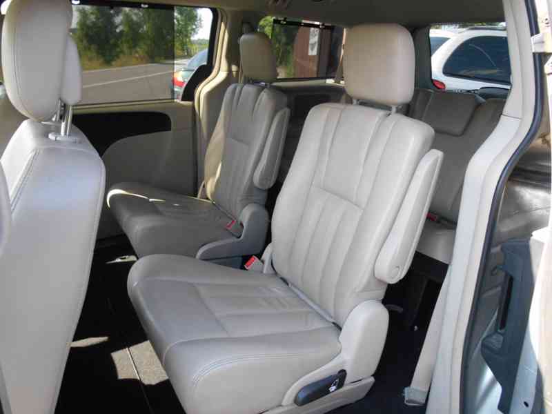 Chrysler Town Country 3,6 Penta DVD 2011 - foto 12