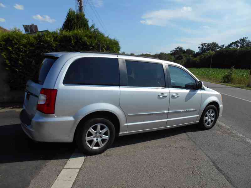 Chrysler Town Country 3,6 Penta DVD 2011 - foto 4