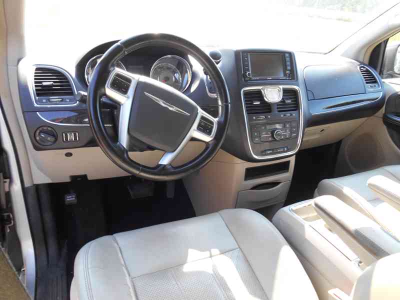 Chrysler Town Country 3,6 Penta DVD 2011 - foto 14