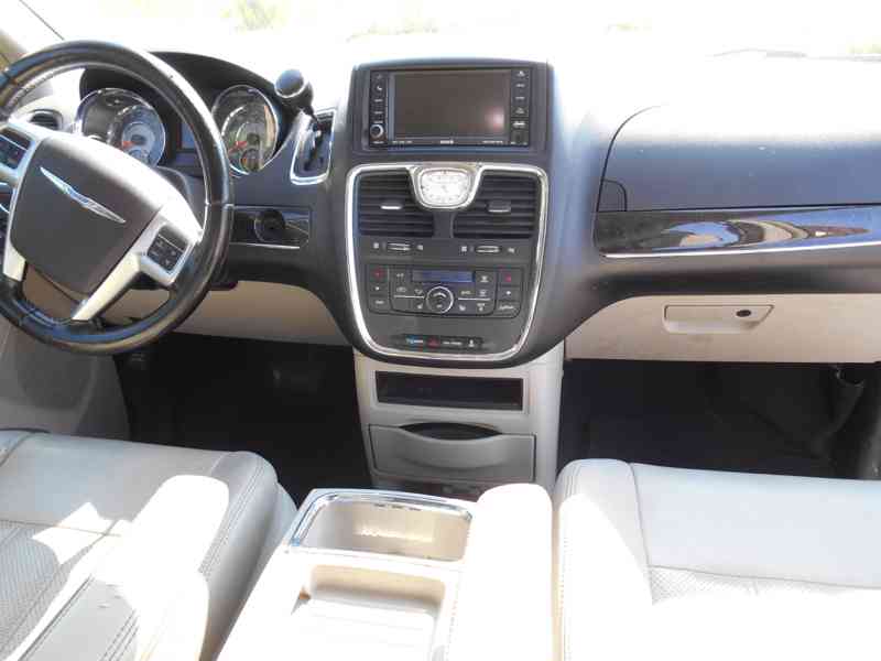 Chrysler Town Country 3,6 Penta DVD 2011 - foto 10