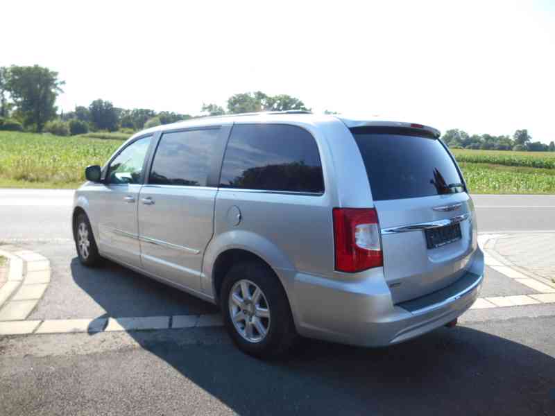 Chrysler Town Country 3,6 Penta DVD 2011 - foto 3