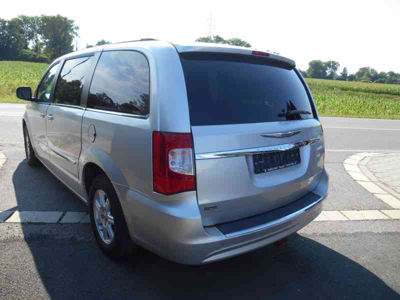 Chrysler Town Country 3,6 Penta DVD 2011 - foto 5