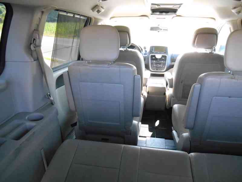 Chrysler Town Country 3,6 Penta DVD 2011 - foto 6