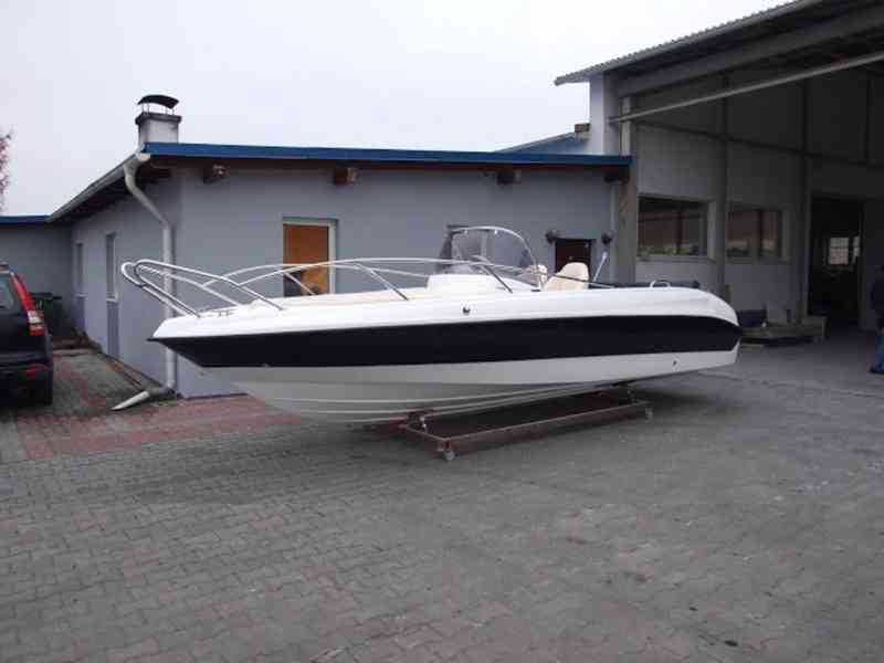 Motorový kajutový člun Orion 630 SunDeck - foto 6
