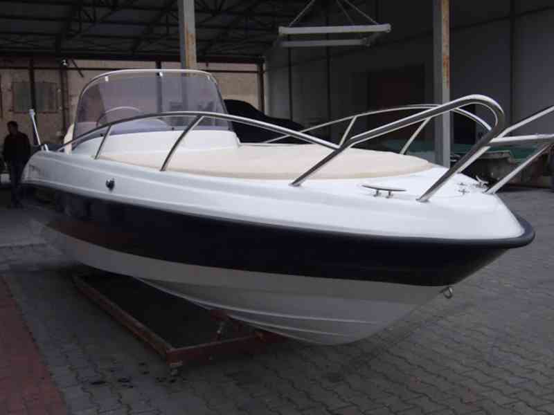Motorový kajutový člun Orion 630 SunDeck - foto 7