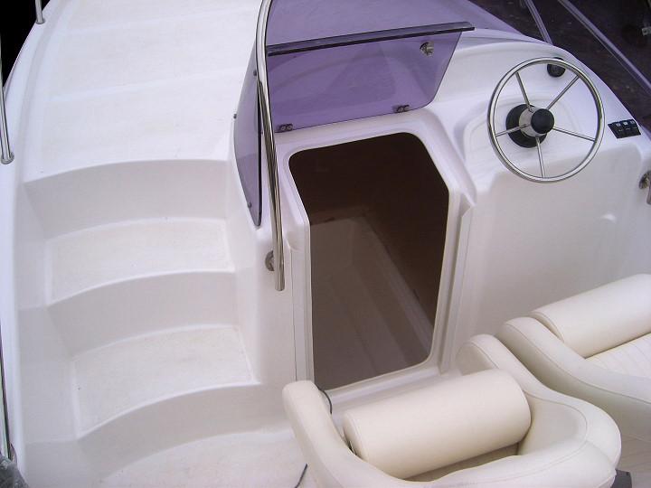 Motorový kajutový člun Orion 630 SunDeck - foto 3