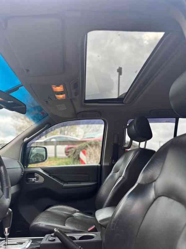 Nissan Pathfinder 2.5 dCi LE Aut. 140kw - foto 16